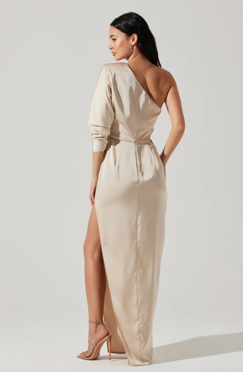 Vestido Maxi de Satin de un hombro color champagne - ICONYWEAR