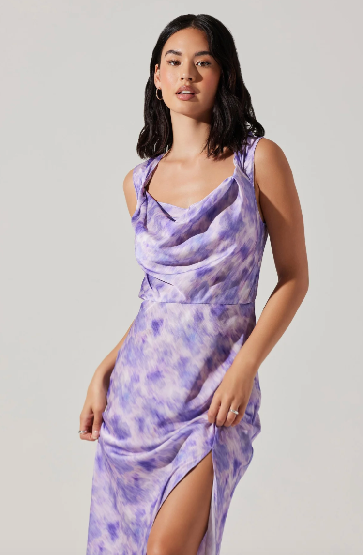 Vestido midi cuello volante color morado abstracto - ICONYWEAR