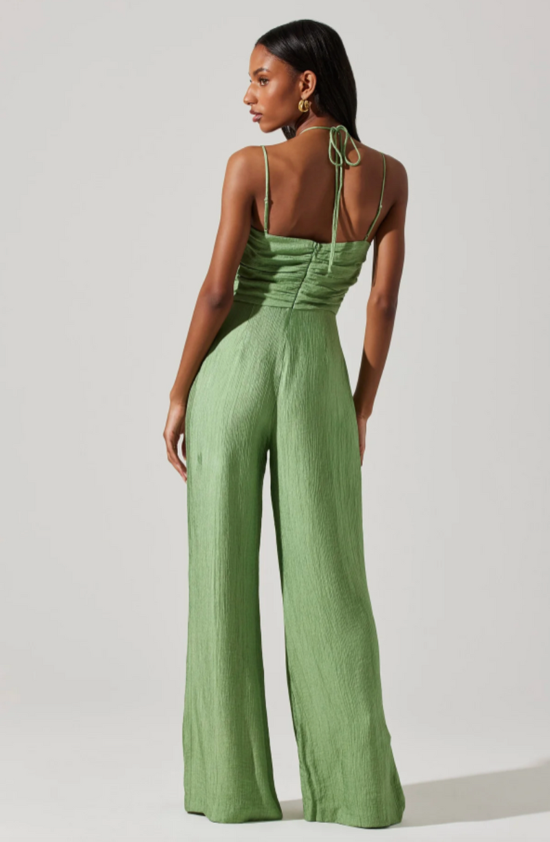 Jumpsuit verde con detalle en escote y tirante halter - ICONYWEAR