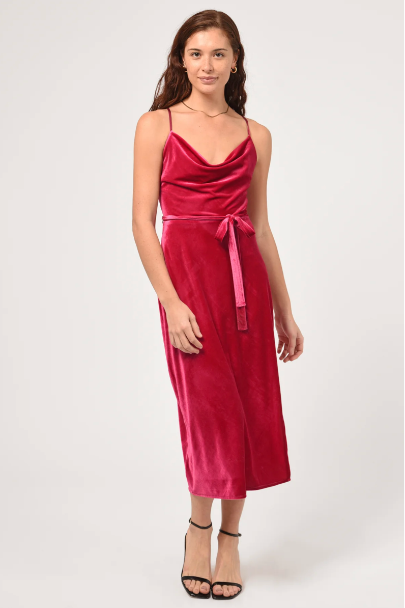 Vestido midi velvet color rosa fuerte con listón para ajuste - ICONYWEAR