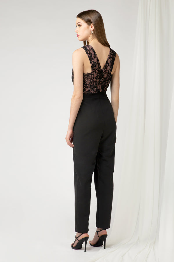 Jumpsuit negro con encaje y fondo beige - ICONYWEAR