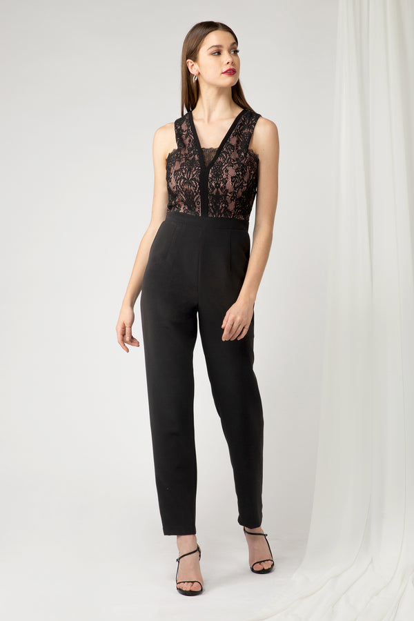 Jumpsuit negro con encaje y fondo beige - ICONYWEAR