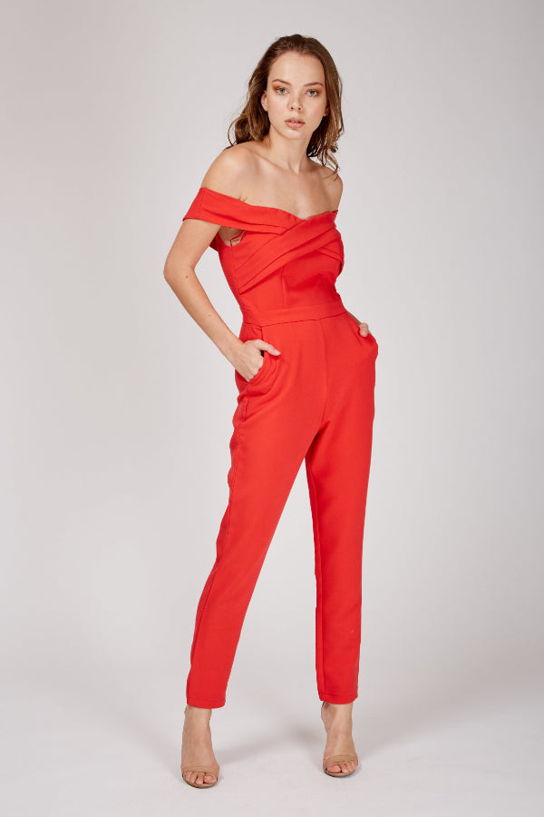 Jumpsuit rojo con hombros descubiertos - ICONYWEAR